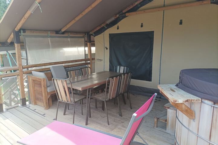 Room 4 of 40