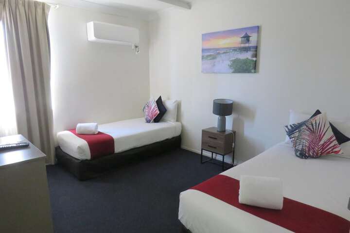 Room 11 of 32