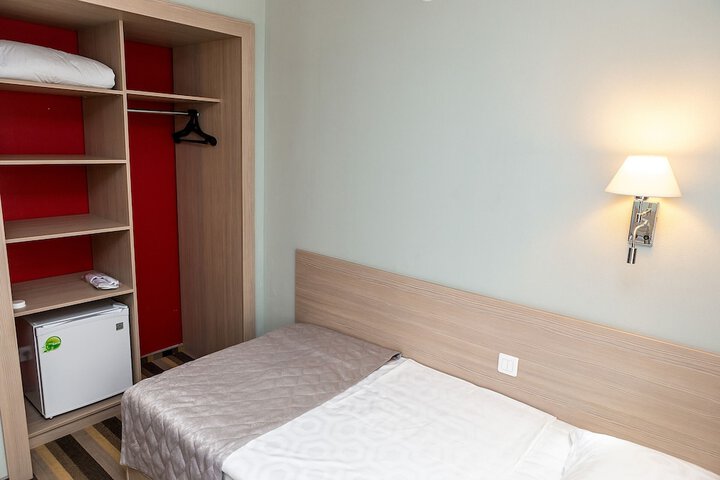 Room 13 of 34