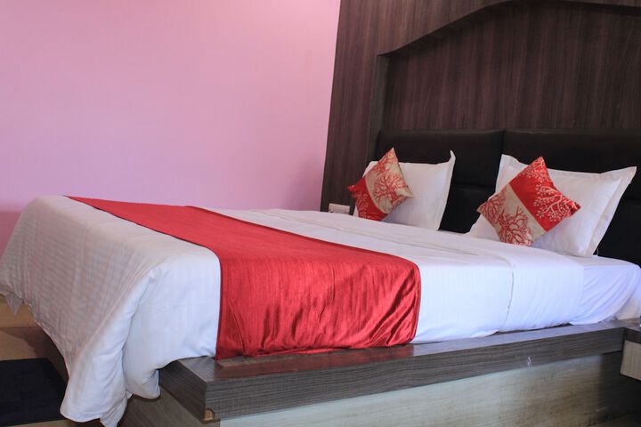 Room 4 of 8