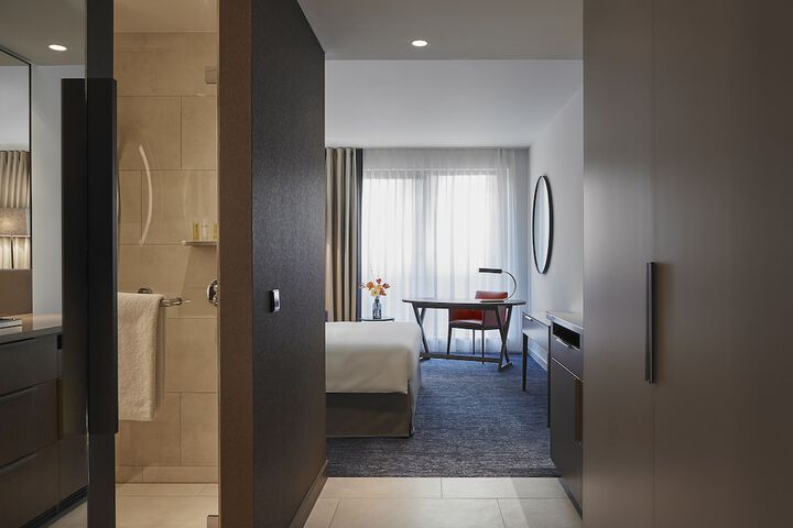 Room 52 of 90