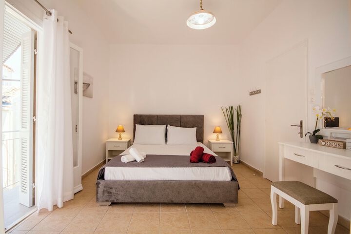 Room 3 of 28