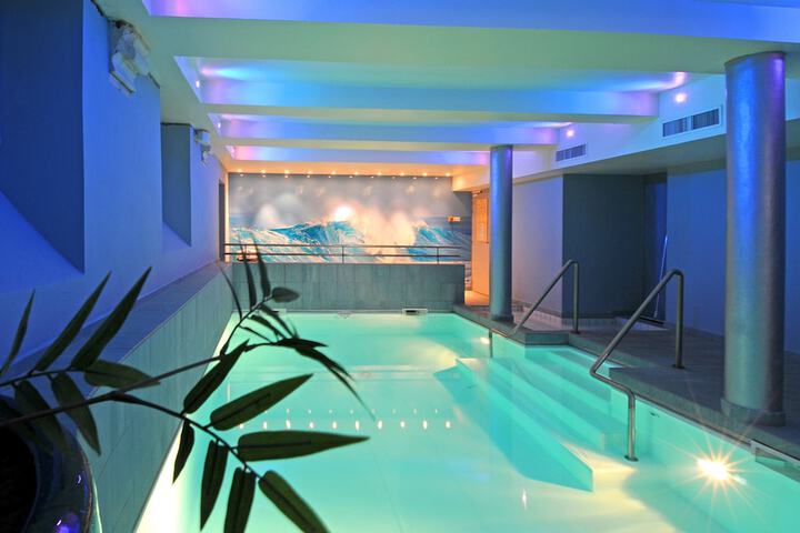 Pool Hotel