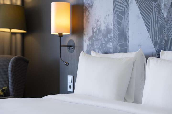 Room 51 of 232