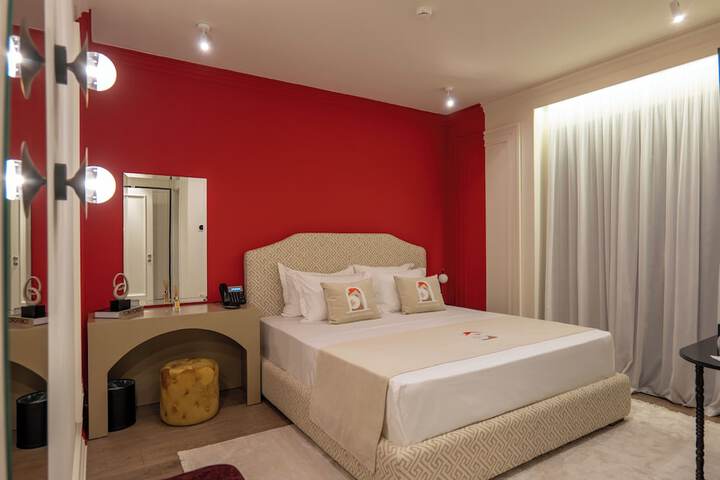 Room 14 of 128