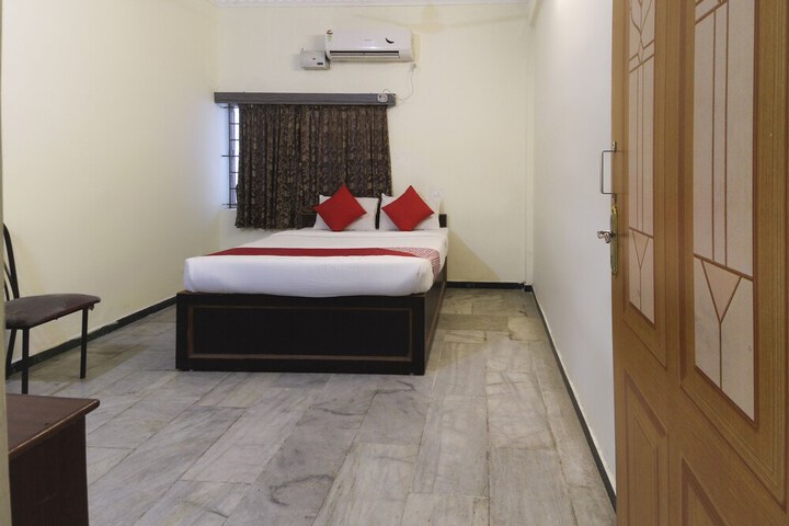 OYO 24392 Flagship Damodar Inn