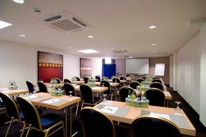 Business Center 60 of 78