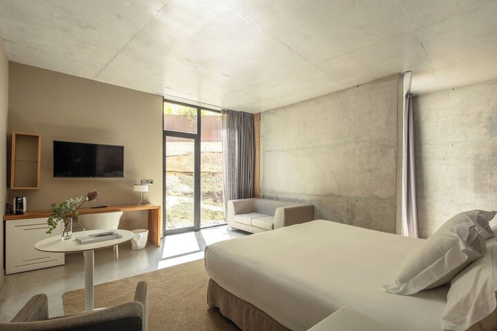 Room 18 of 100