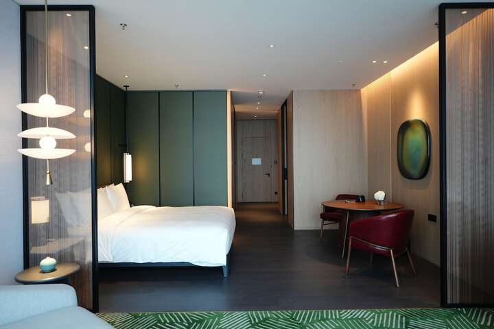 Room 5 of 61