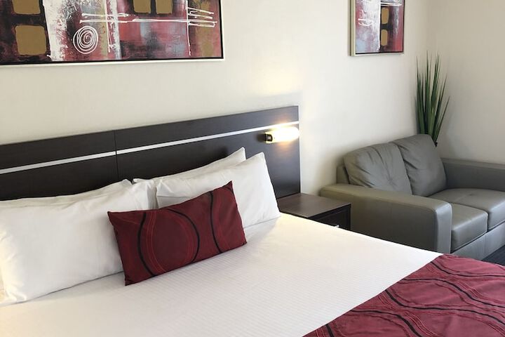 Room 10 of 42