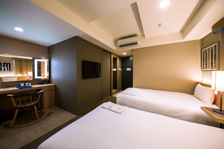 Room 11 of 35