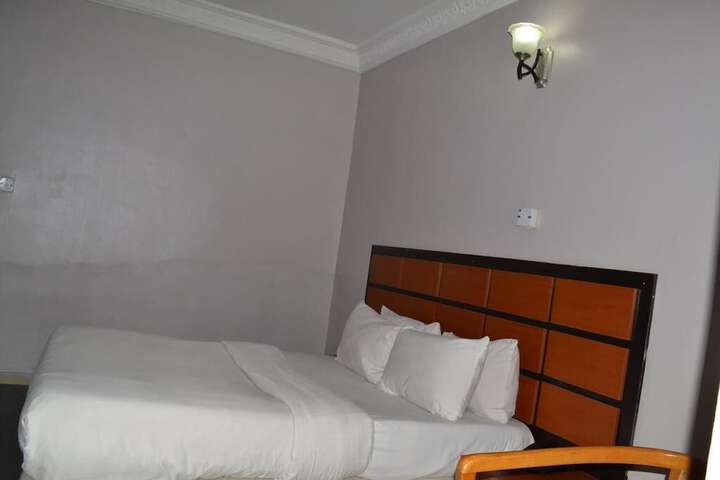 Room 9 of 30