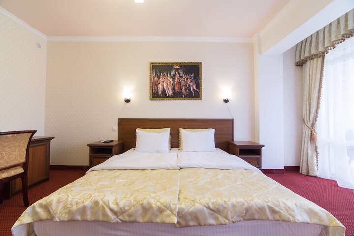 Room 13 of 28