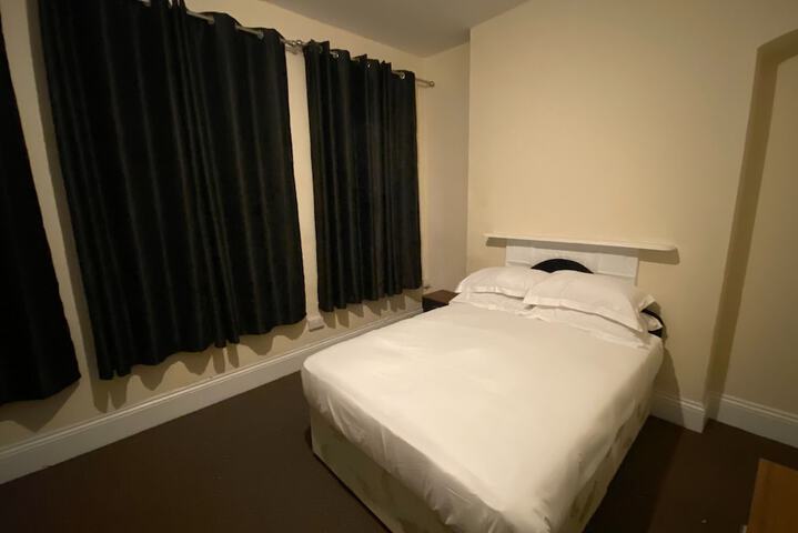 Room 4 of 18