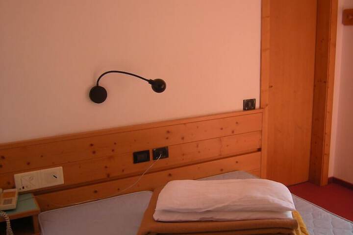 Room 4 of 15