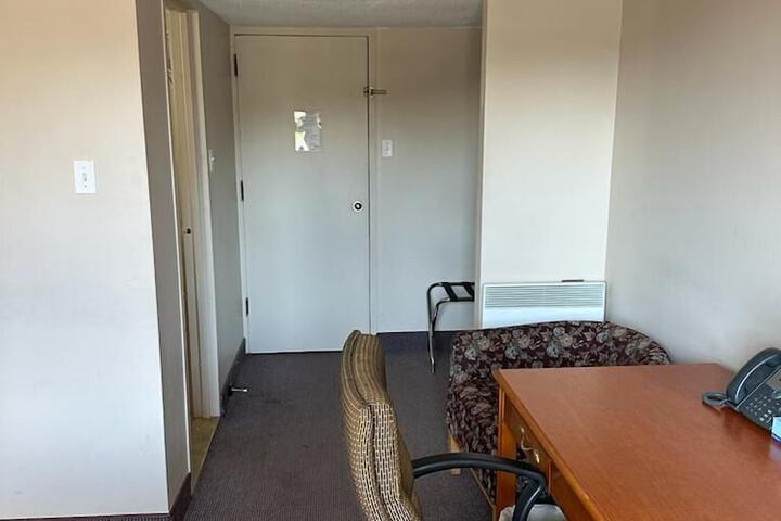 Room 5 of 34