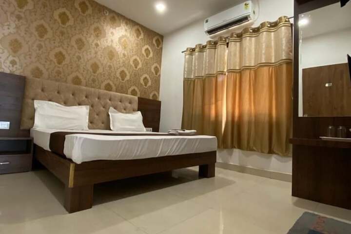 Room 6 of 27