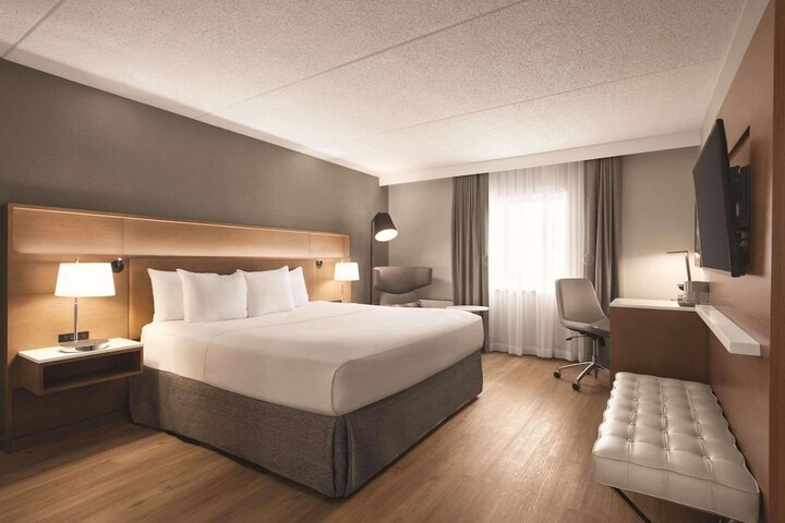 1 King Bed (1 of 5)