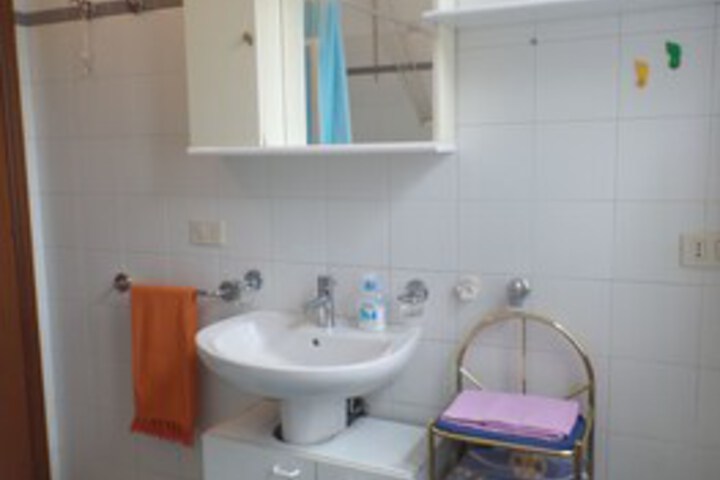 Room 5 of 33