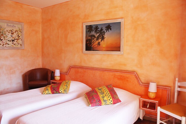 Room 8 of 47