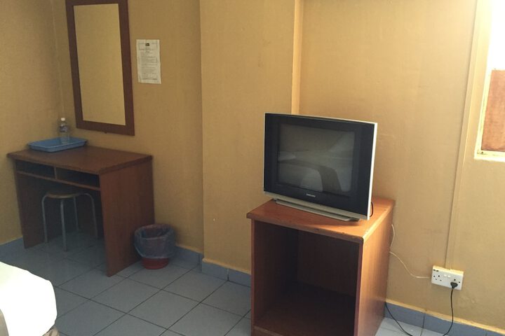 Room 6 of 25