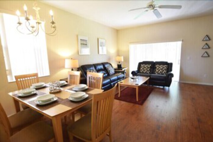 Room 11 of 28