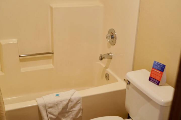 Room 8 of 32