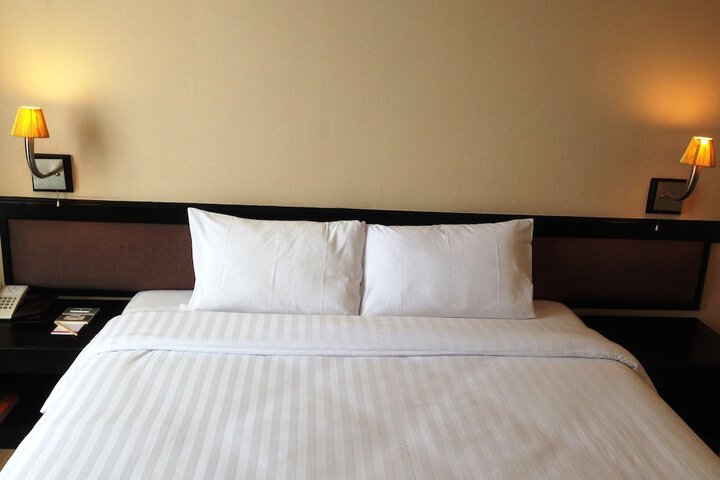Room 8 of 76