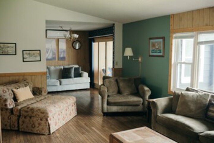 Lounge 355 of 510