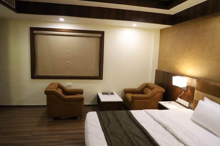 Room 7 of 10