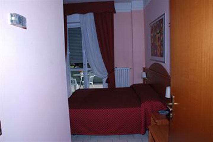 Room 4 of 5