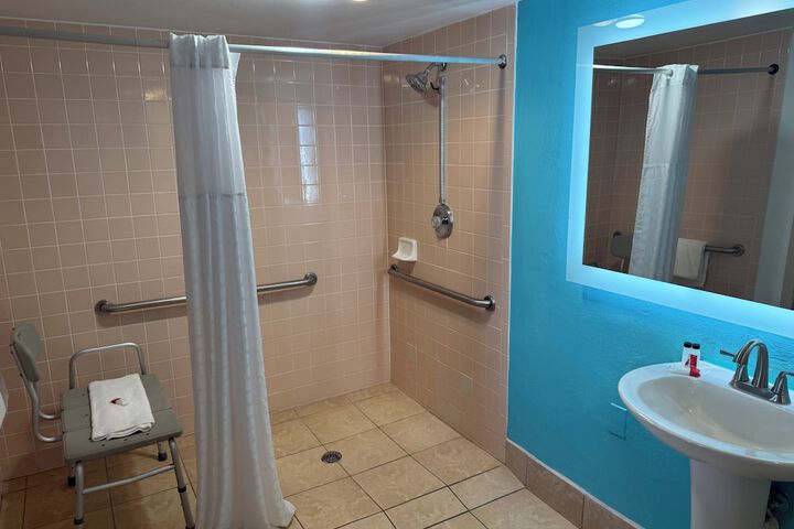 Room 9 of 13