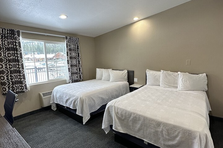 1 Queen Bed (26 of 27)