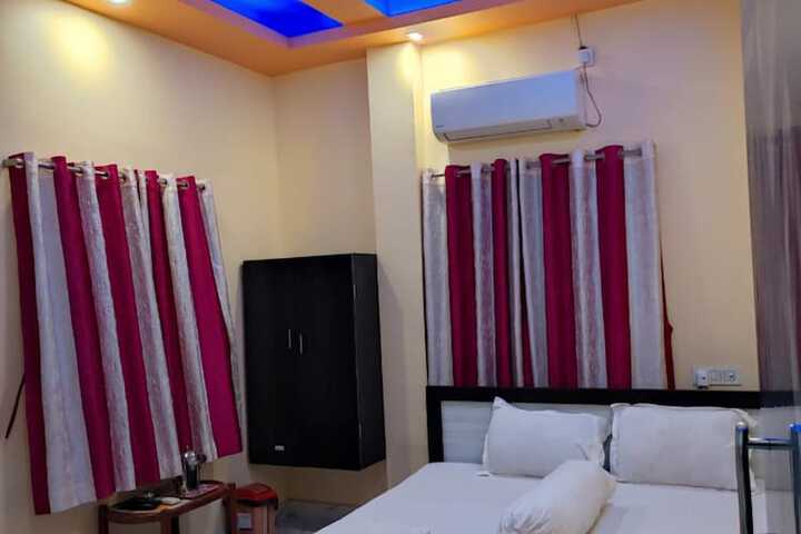 Room 11 of 27