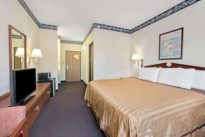 1 King Bed (7 of 10)