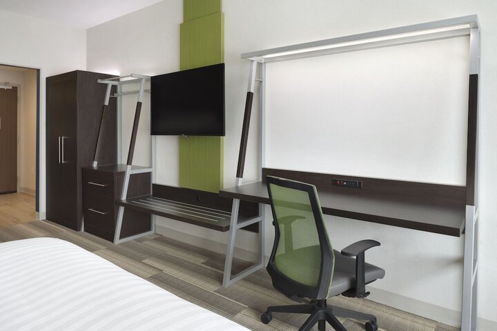 Room 16 of 41