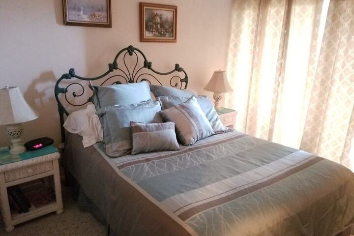 Room 2 of 36