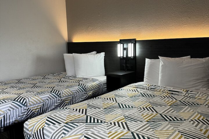 2 Double Beds (6 of 12)