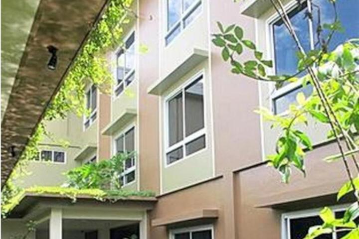 Jhoanie Hotel