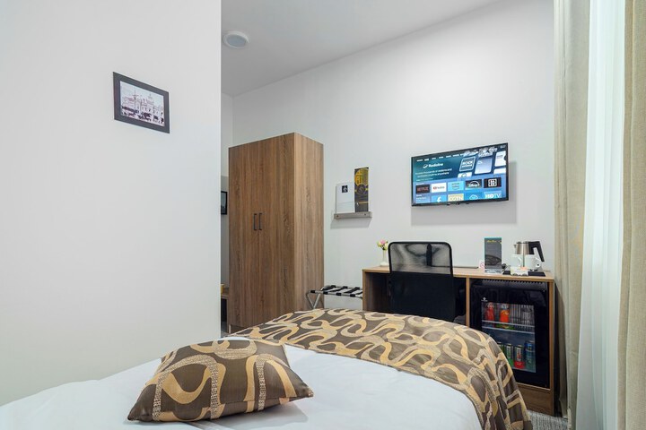 Room 27 of 71