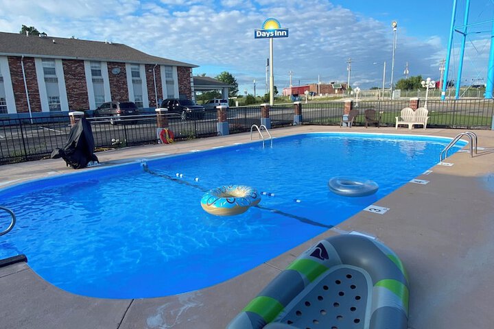 Pool 25 of 34
