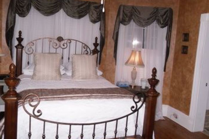 Hotel Suite Photo
