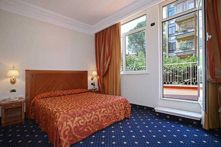Room 32 of 76