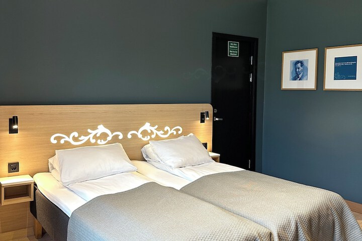 Room 34 of 104
