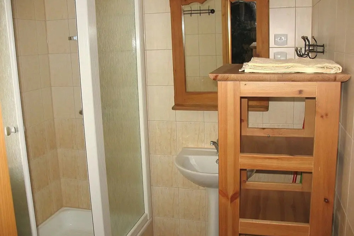 Room 4 of 12
