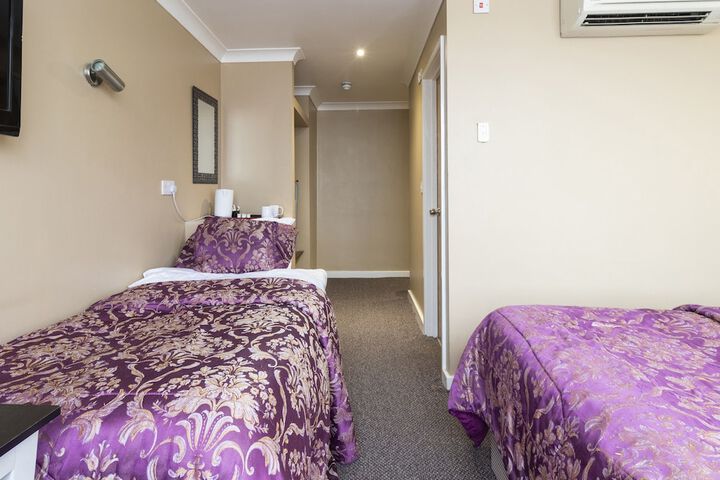 Room 13 of 36