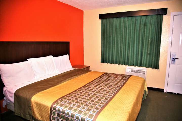 Room 4 of 32