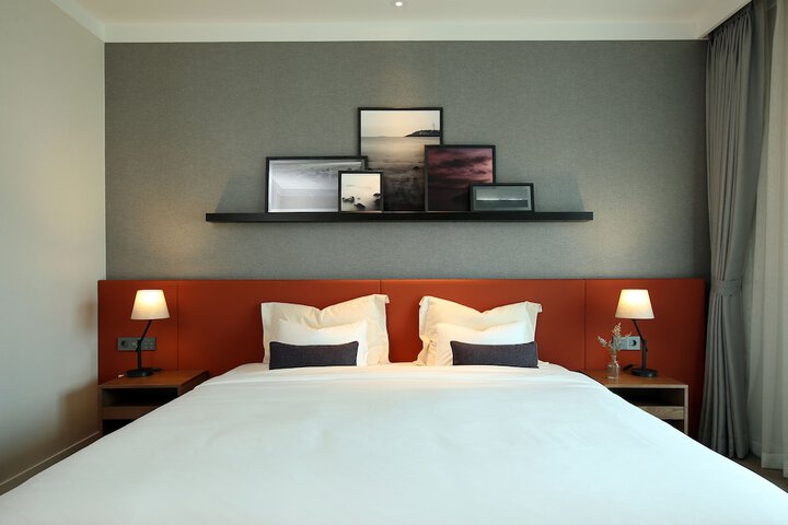 Room 26 of 145