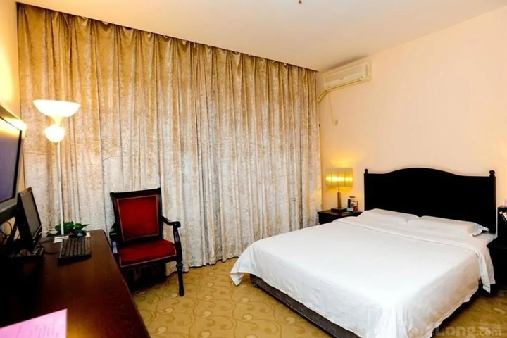 Room 5 of 18