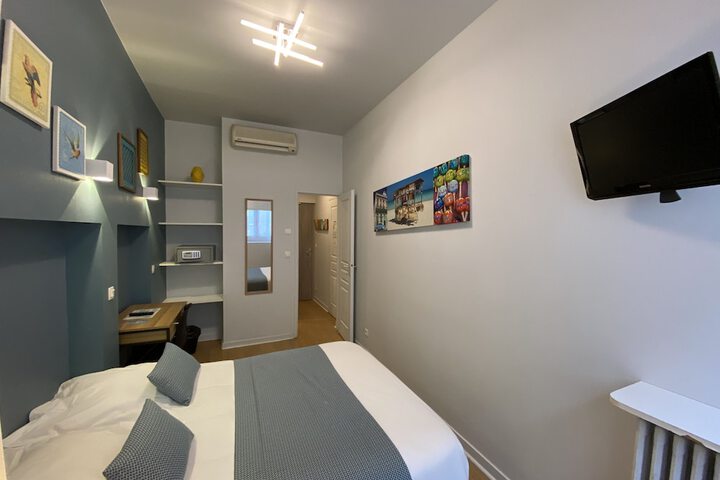 Room 28 of 76